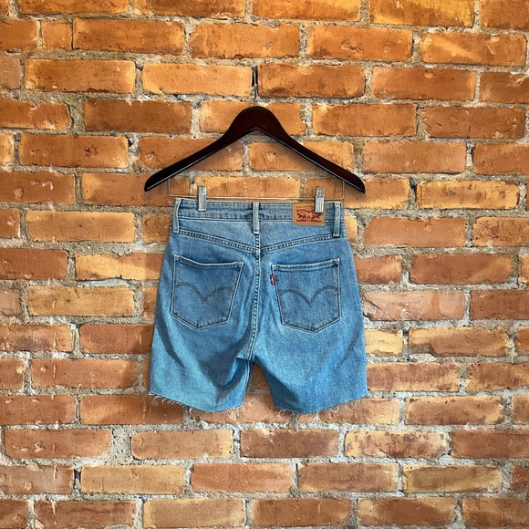 Vintage Levi’s + 721 Denim Shorts + Size 26 - Picture 2 of 3